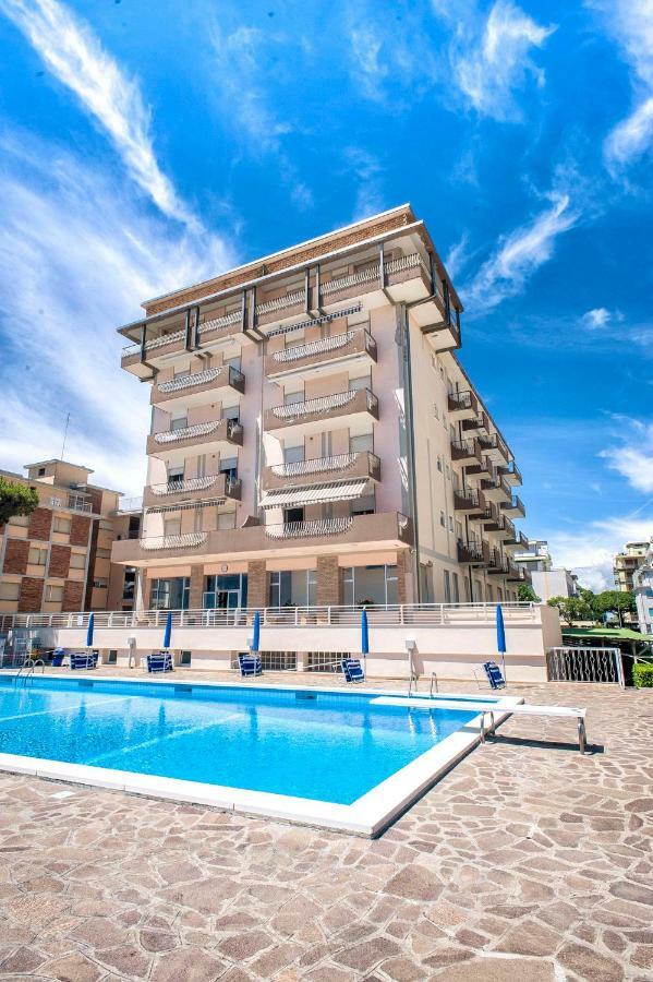 Sea View Apartment With Swimming Pool Jesolo Extérieur photo